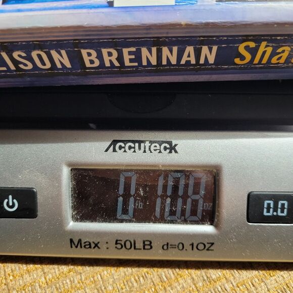 Allison Brennan 'Shattered' Paper Novel - Picture 4 of 4